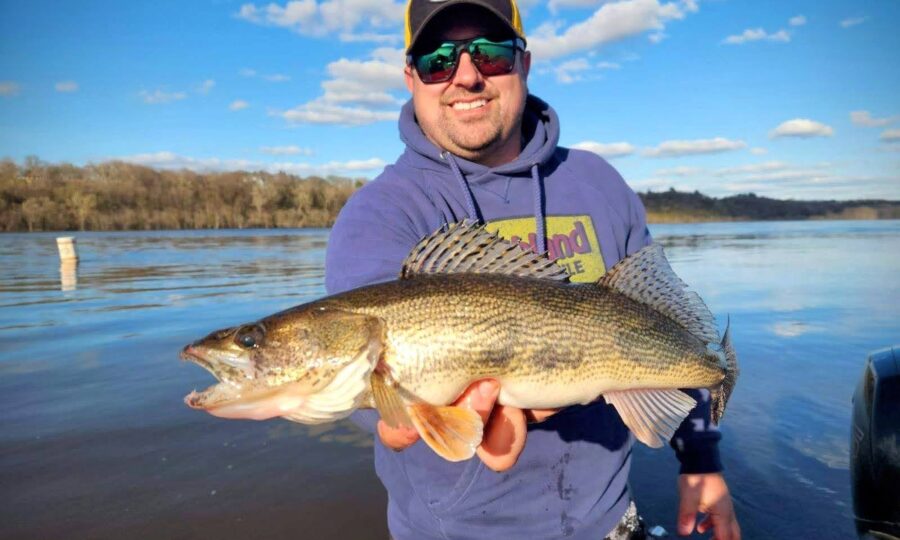 Dubuque Rig River Walleyes