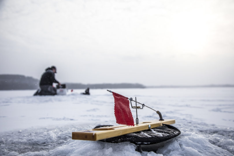 Ice fishing tip up flag