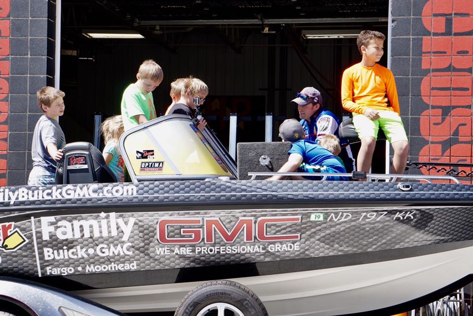 Spencer Deutz talks to young anglers in his boat