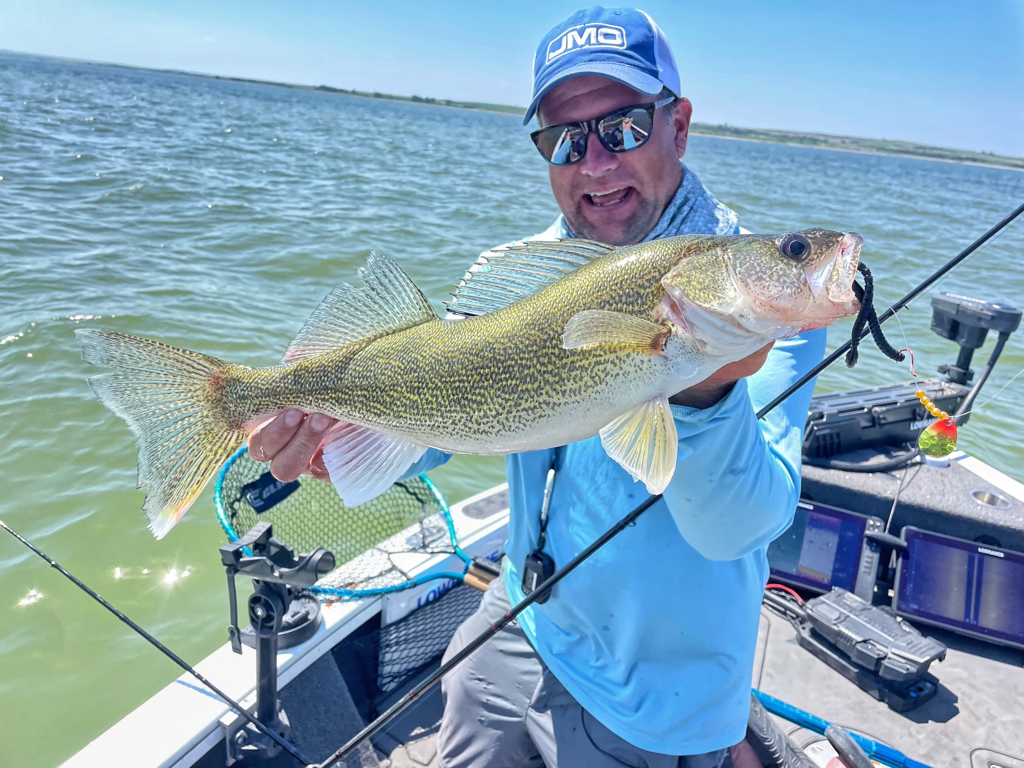 Jigging with Night Crawlers (Walleyes) 